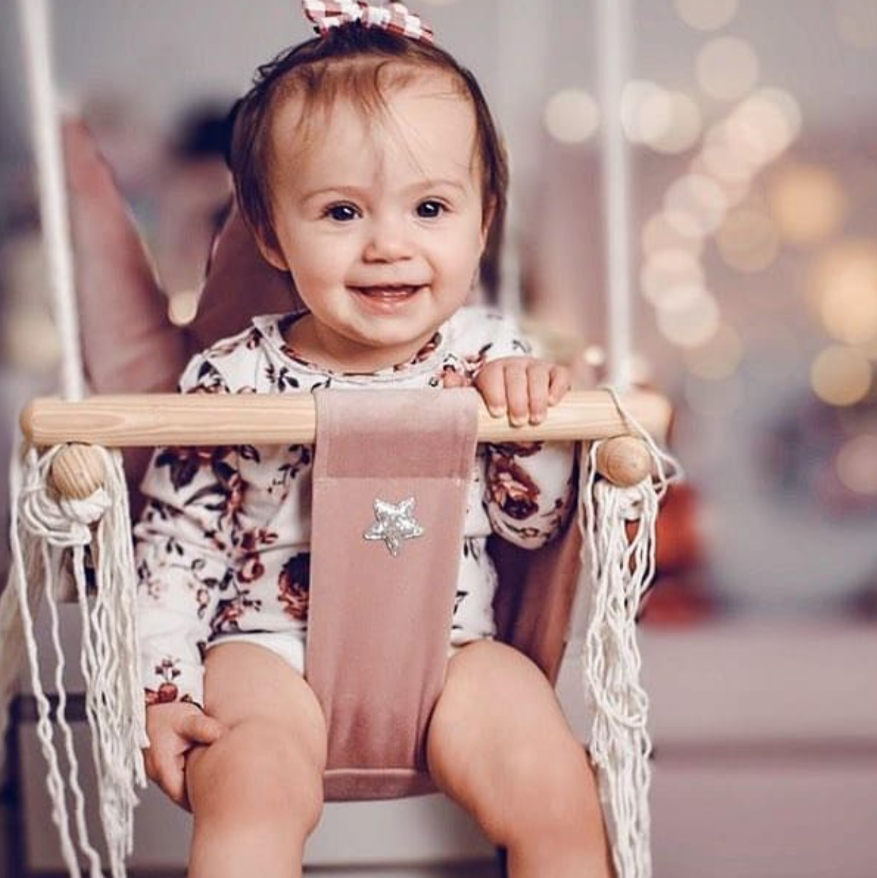 Swing with crown shaped cushion, dusty pink